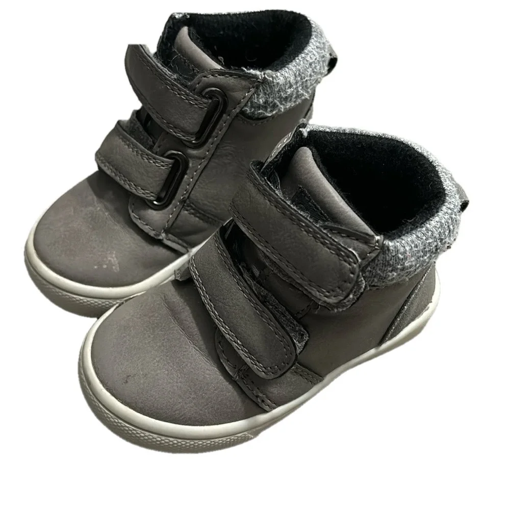 Baby gray boots size 4
